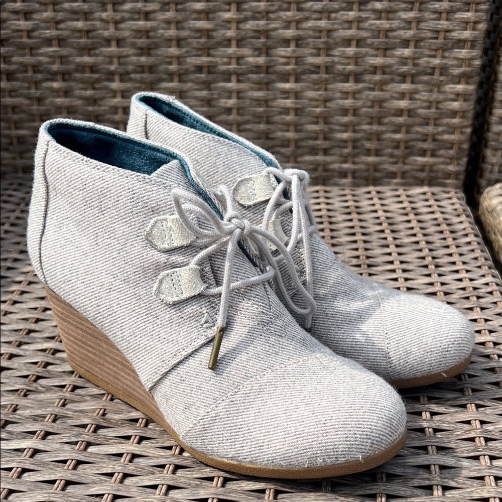 Toms Women’s Cream Tan Wedge‎ Elegant Neutral Ankle Bootie Shoes Size 7